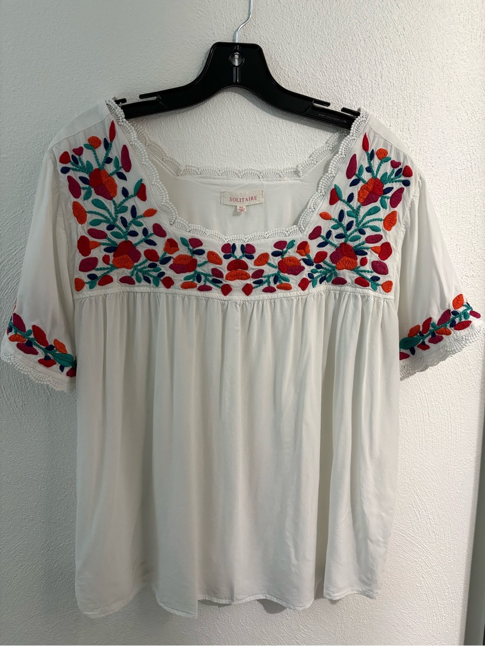 Solitaire White Embroidered Floral Scoop-Neck Top
